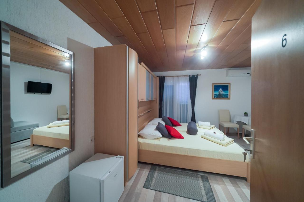 Lanterna Rooms Turanj Exterior photo
