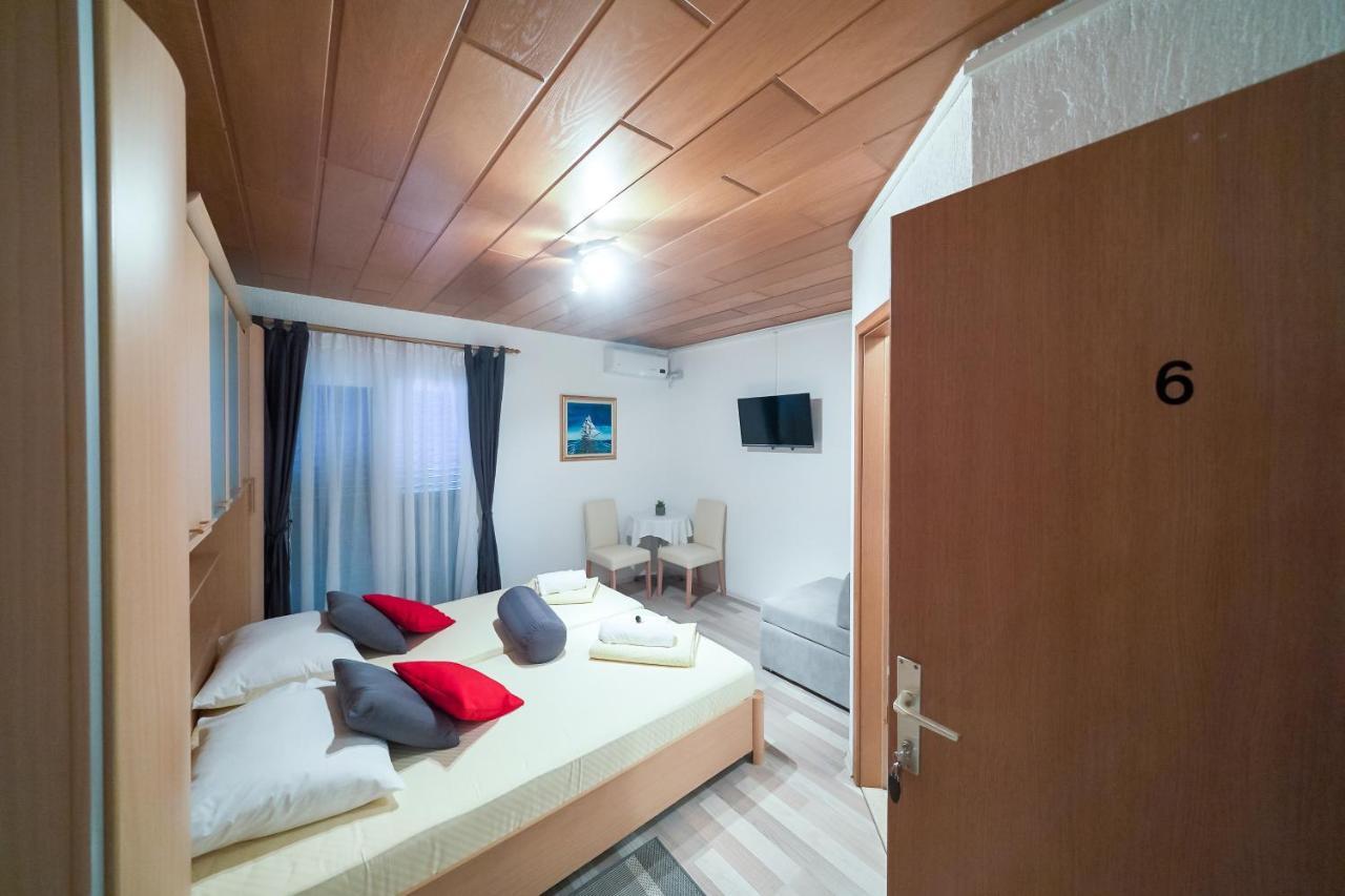 Lanterna Rooms Turanj Exterior photo