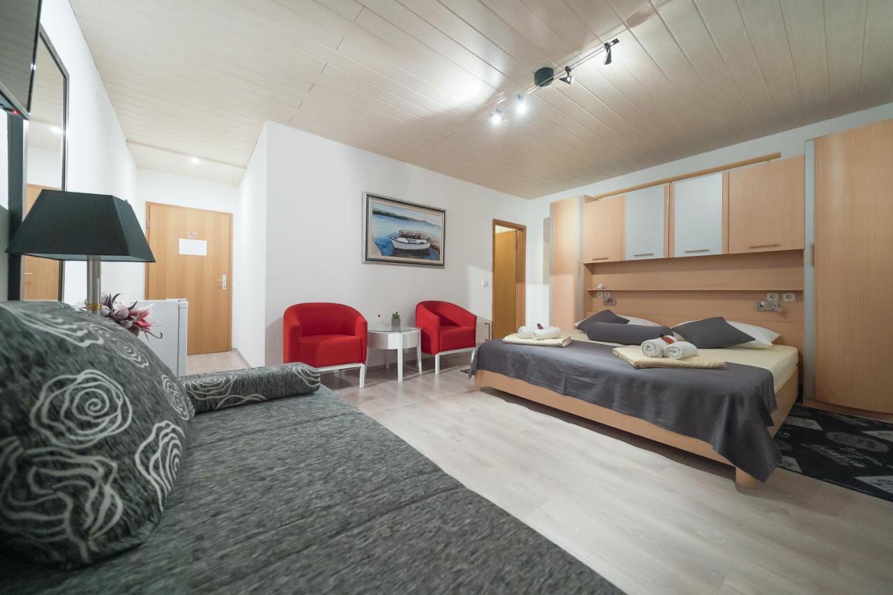 Lanterna Rooms Turanj Exterior photo
