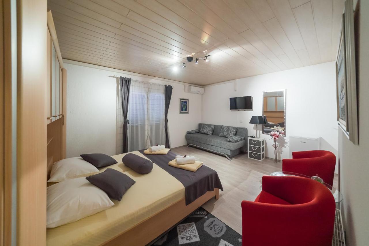 Lanterna Rooms Turanj Exterior photo