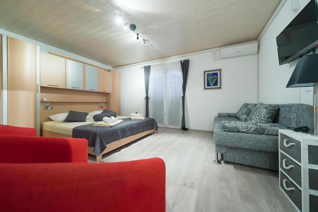 Lanterna Rooms Turanj Exterior photo