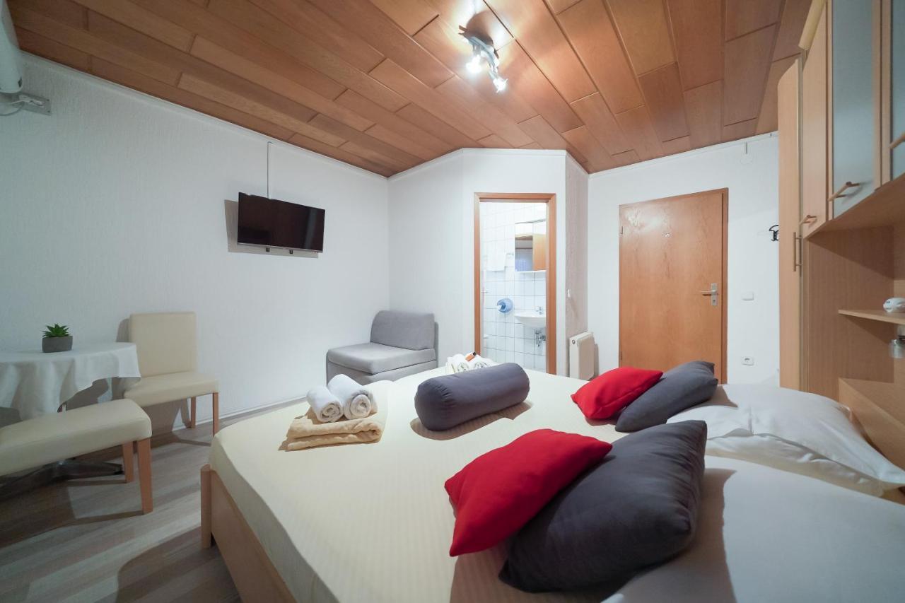 Lanterna Rooms Turanj Exterior photo
