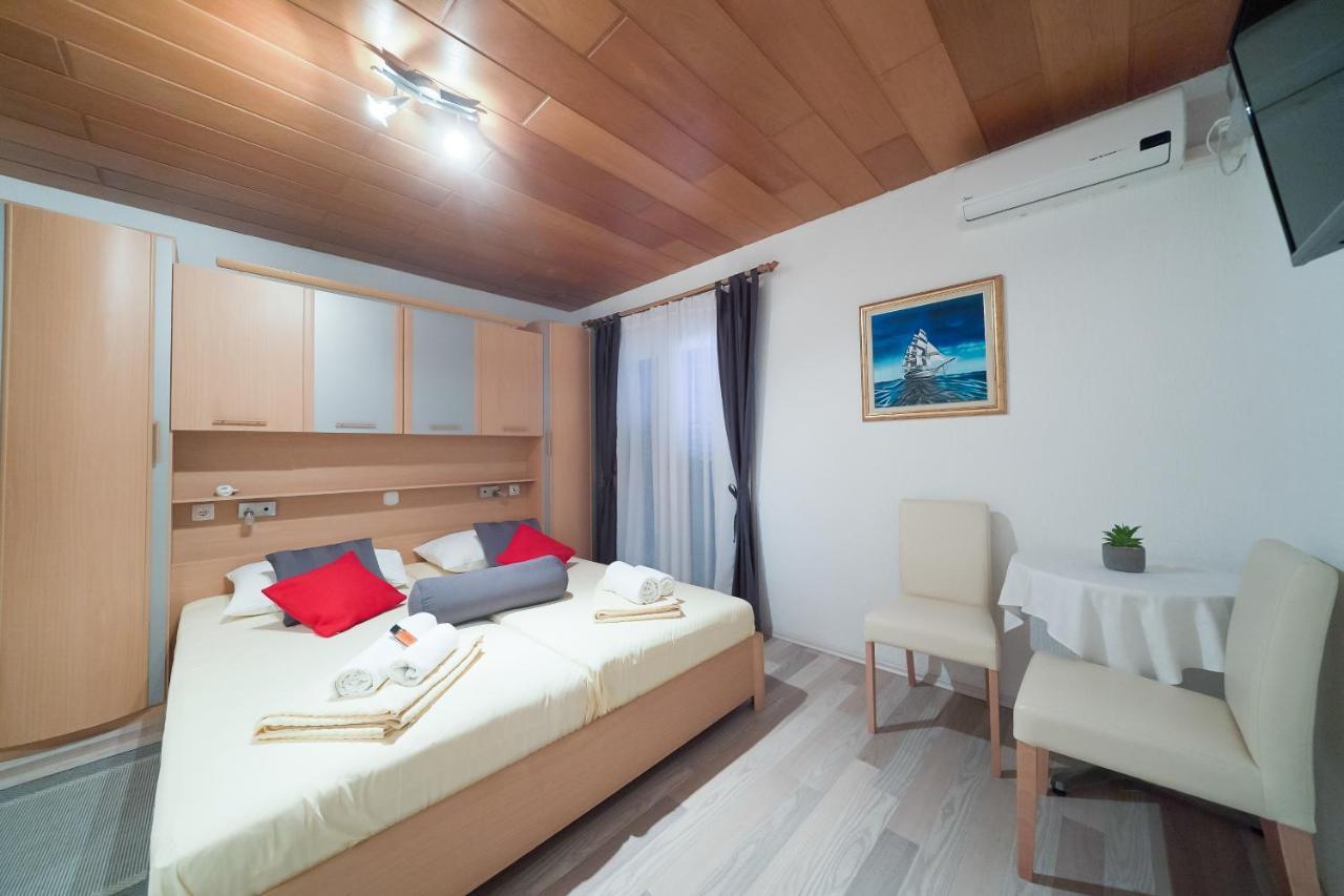Lanterna Rooms Turanj Exterior photo