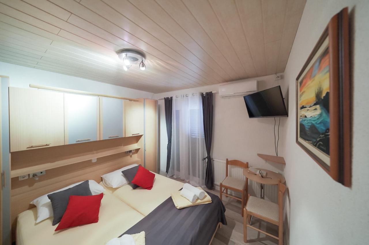 Lanterna Rooms Turanj Exterior photo