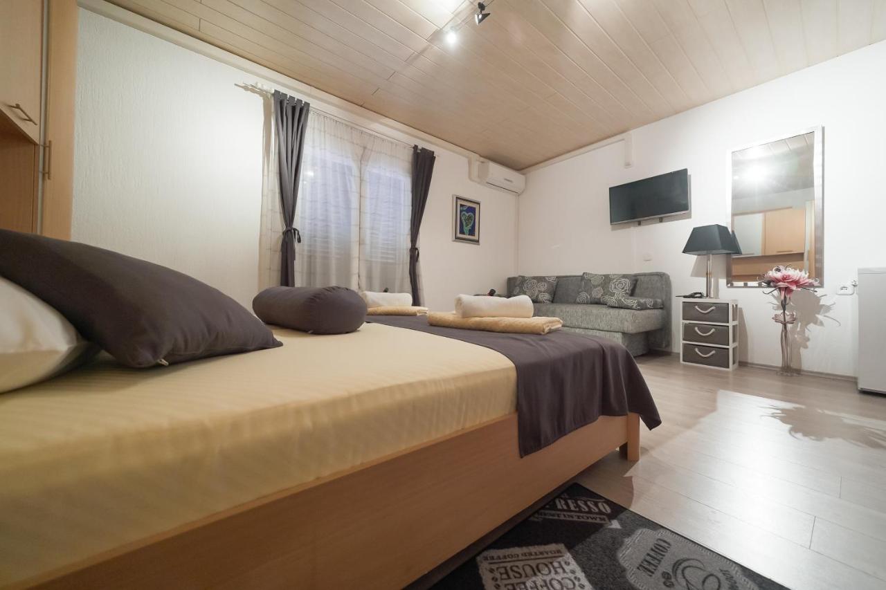 Lanterna Rooms Turanj Exterior photo