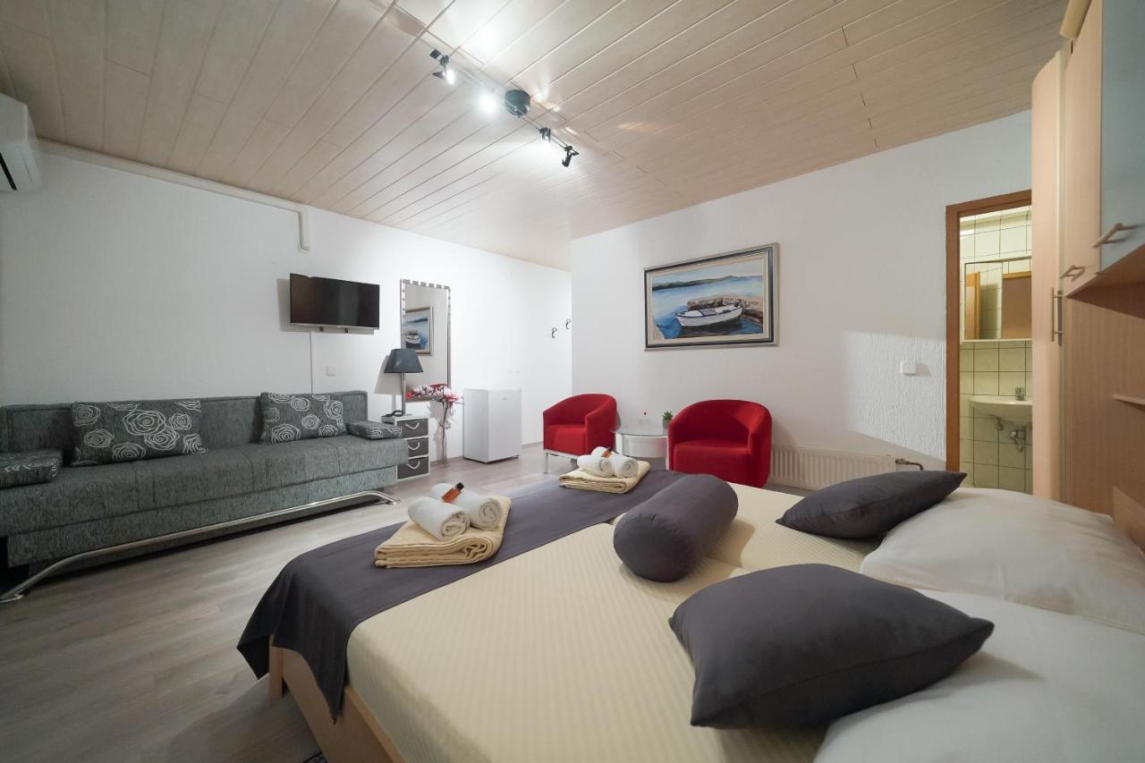 Lanterna Rooms Turanj Exterior photo