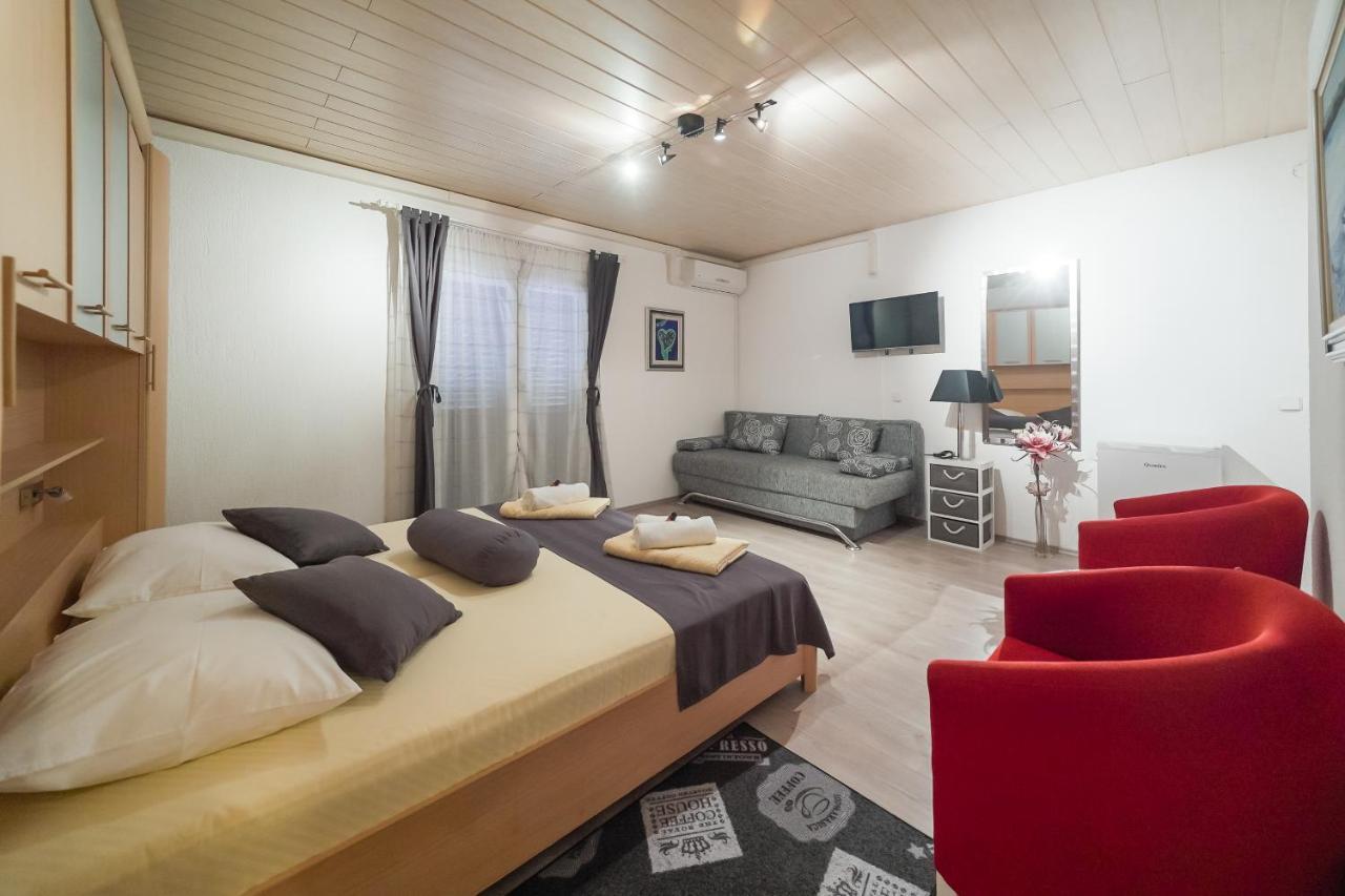 Lanterna Rooms Turanj Exterior photo